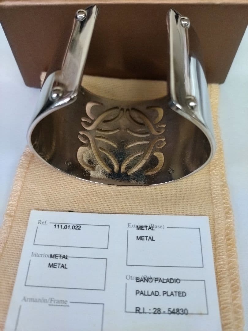 ロエベLOEWE シルバーバングル カットアウトデザイン