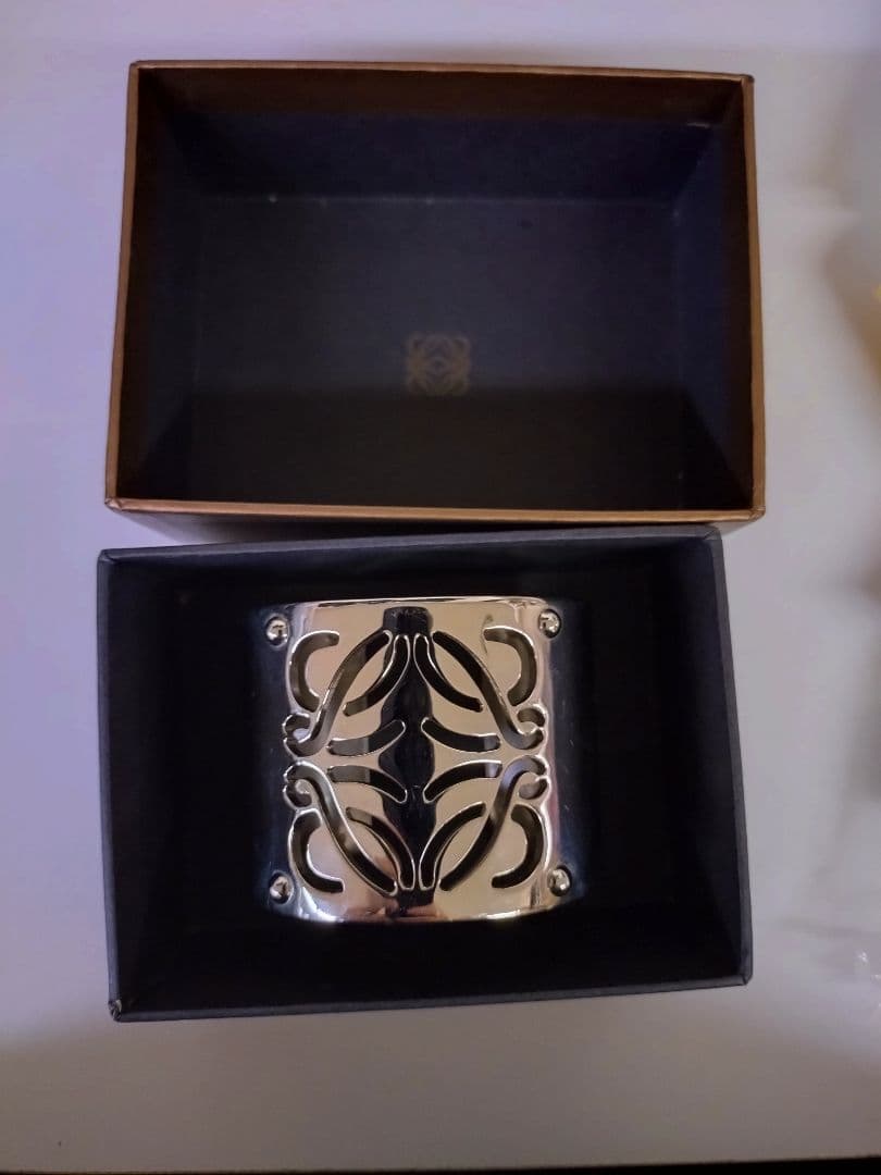 ロエベLOEWE シルバーバングル カットアウトデザイン