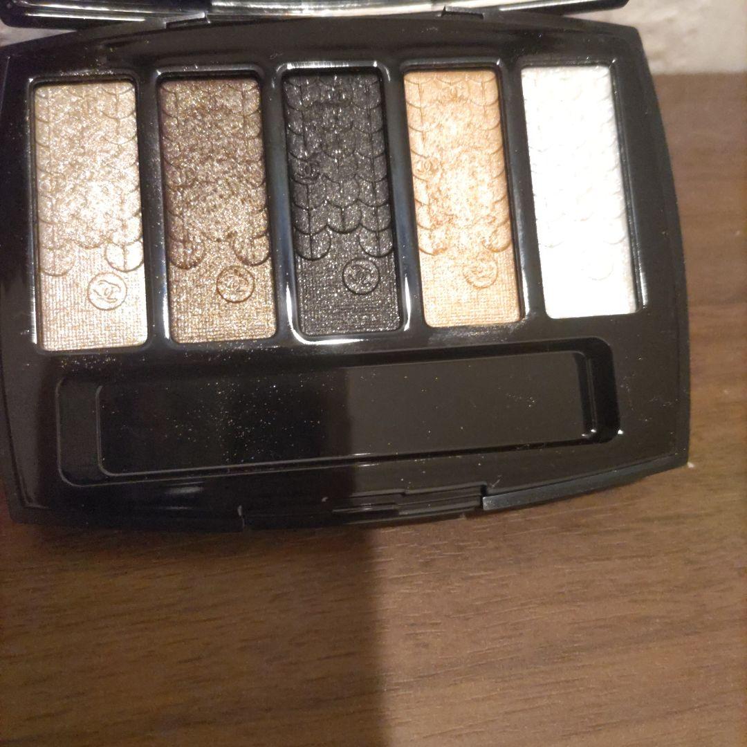 CHANEL＊ルミエール　グラフィック＊　アイシャドウ限定