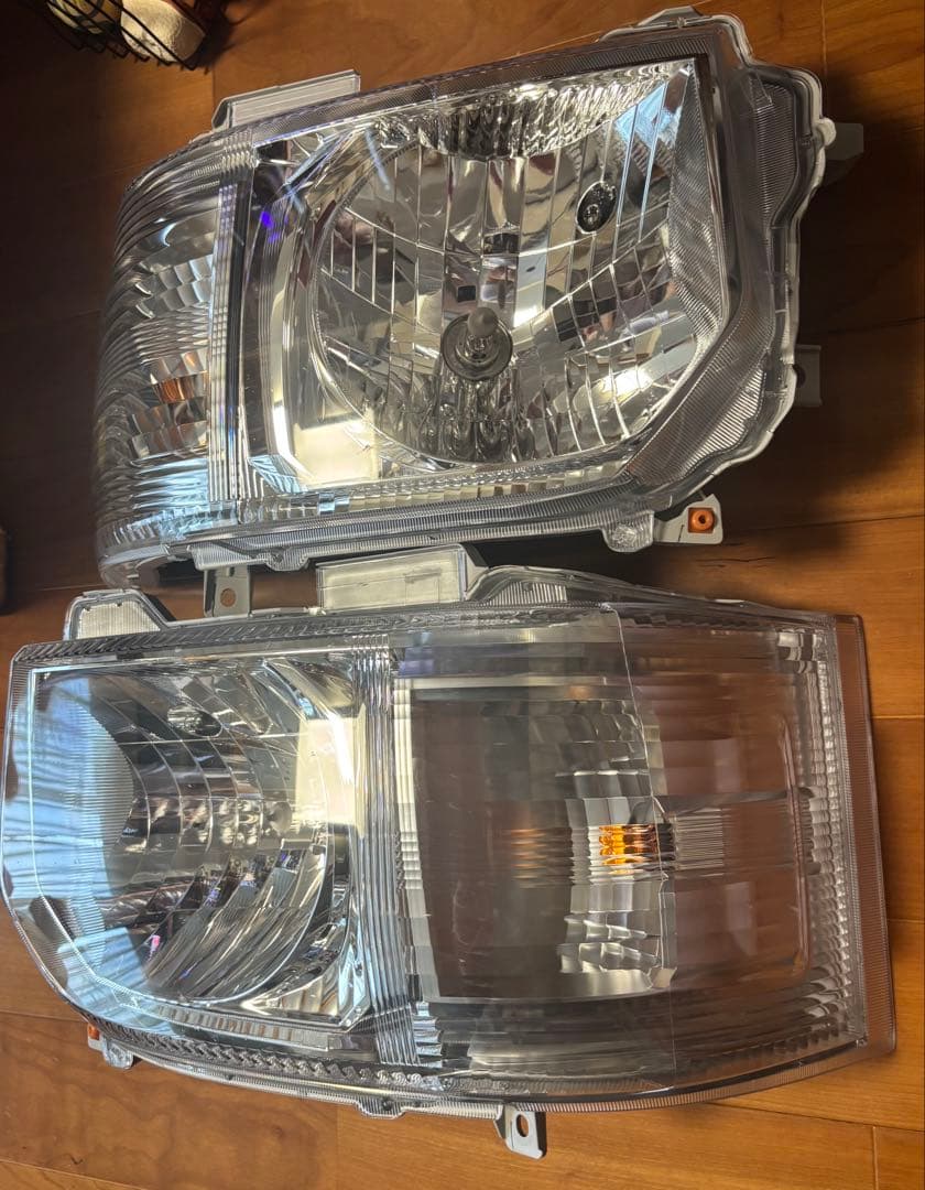 【新車外し】ハイエース　ヘッドライト 2個セット