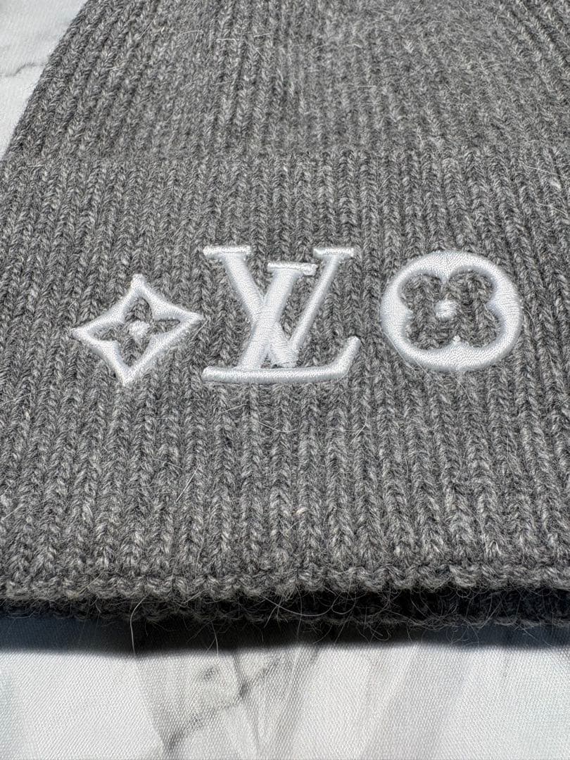 極美品　LOUIS VUITTON グレーニット帽　フリーサイズ