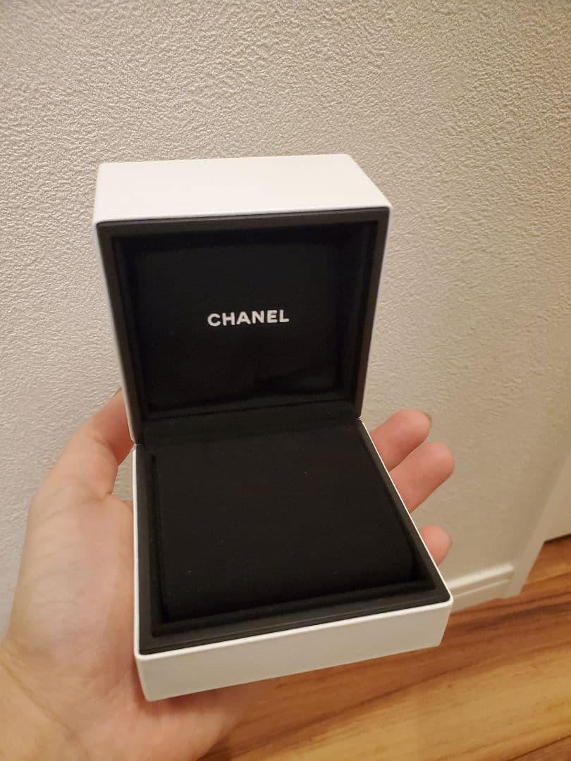 CHANELボックス耳飾りネックレス用BOX黒外箱と包装紙リボンつき
