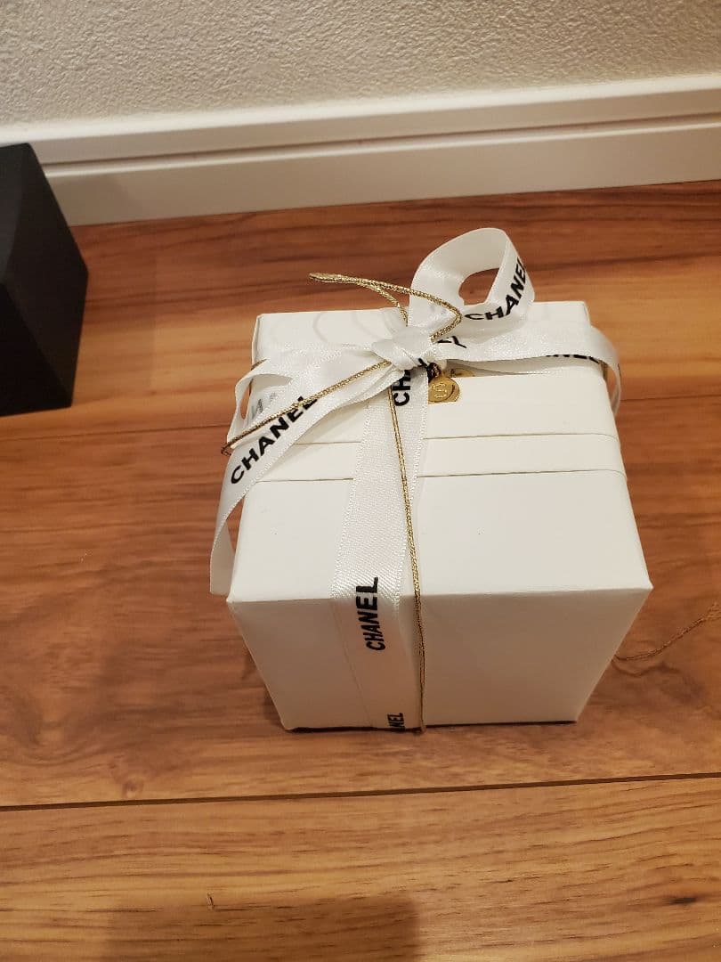 CHANELボックス耳飾りネックレス用BOX黒外箱と包装紙リボンつき