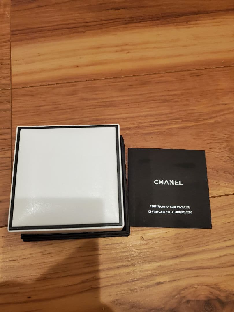 CHANELボックス耳飾りネックレス用BOX黒外箱と包装紙リボンつき
