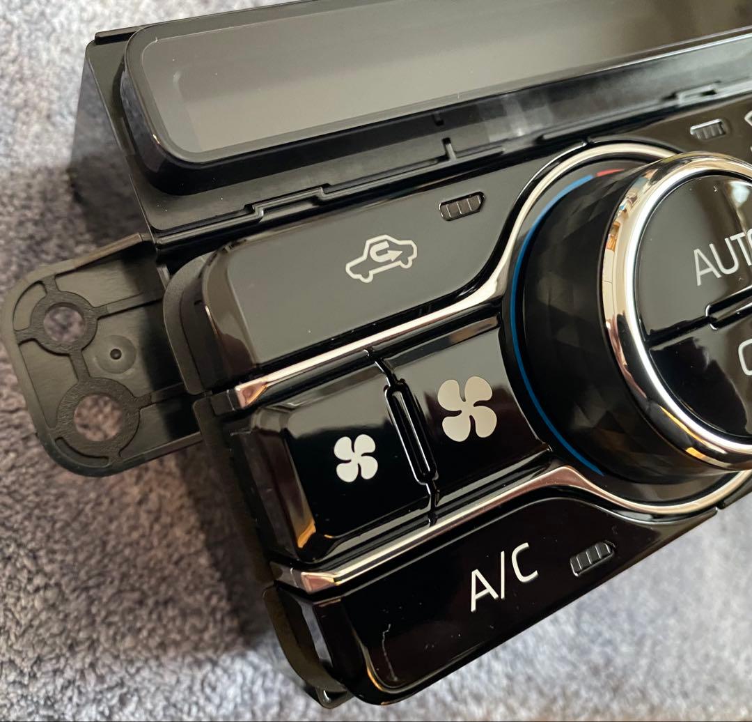 ダイハツ LA650S/660S タントカスタムエアコンコントロールパネル