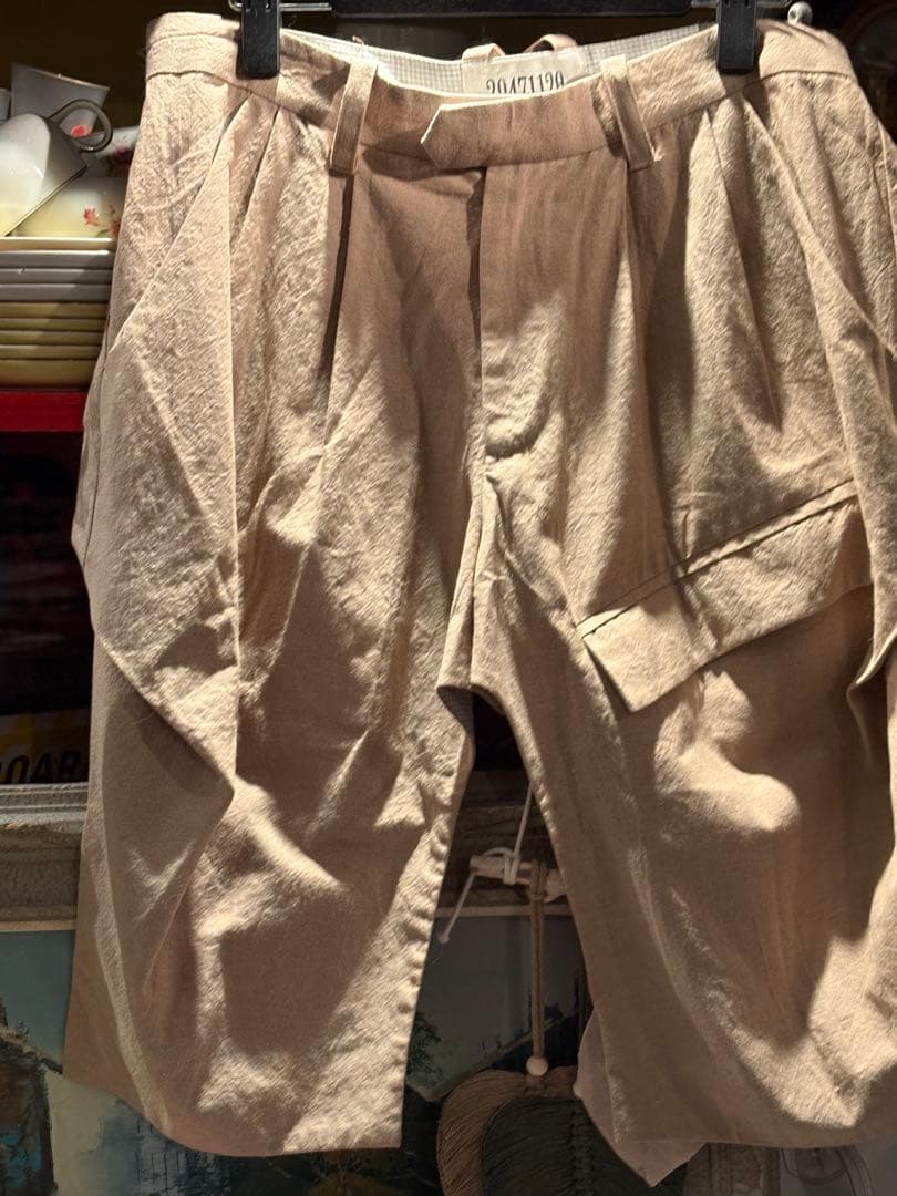 激レア20471120新品タグ付き未使用品変形 プリーツ ハーフパンツ