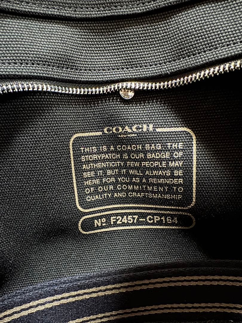 COACH コーチ ブラック カーゴトートバッグ ストラップ付き