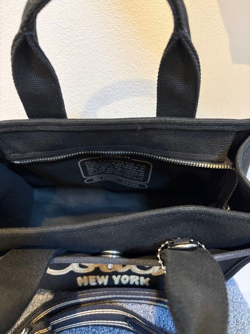 COACH コーチ ブラック カーゴトートバッグ ストラップ付き