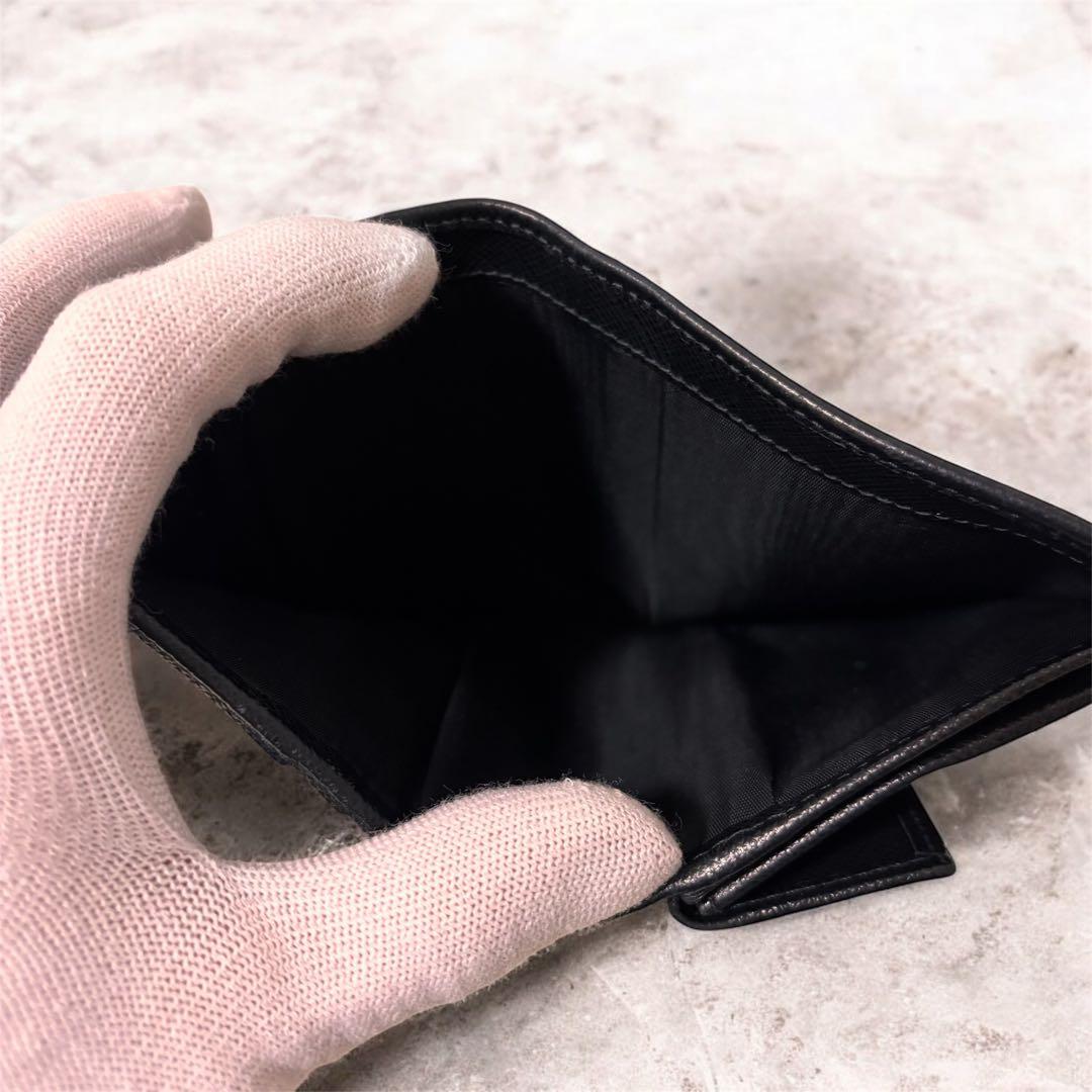 PRADA プラダ 服飾小物二つ折り財布　シリアル85