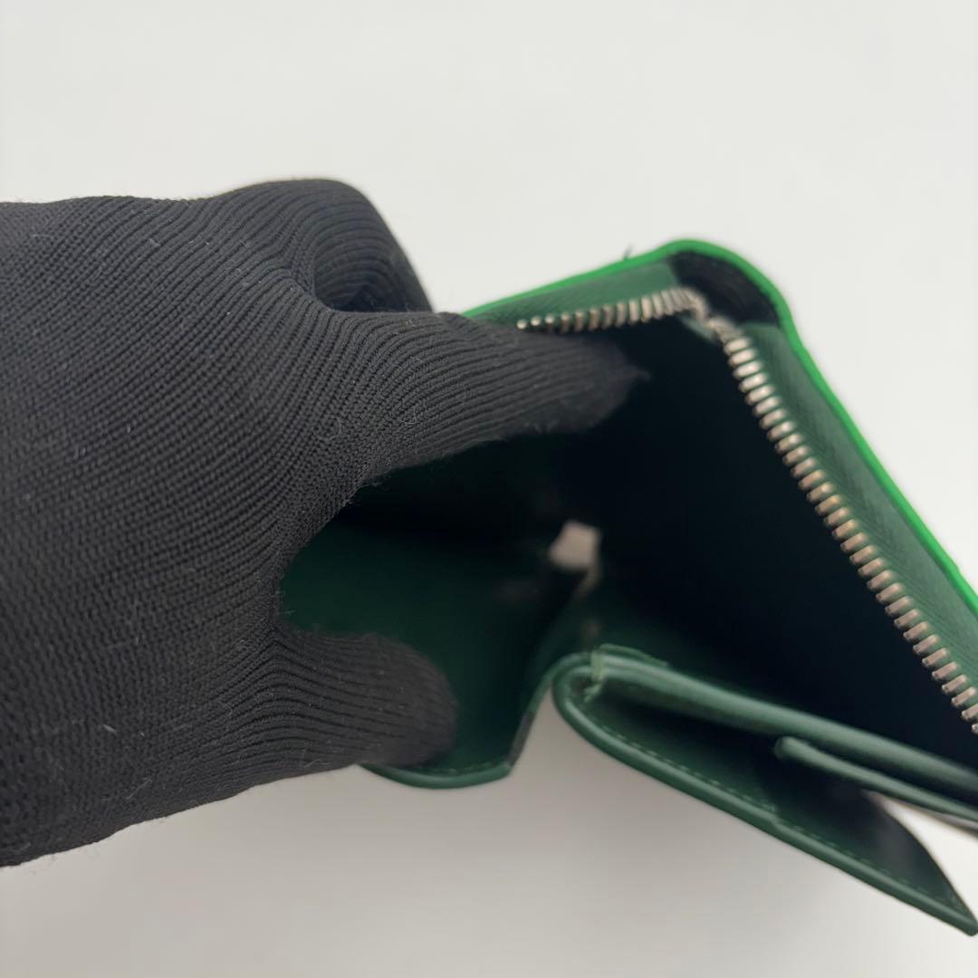 ボッテガヴェネタ　二つ折り　財布　カセット　緑　　ラウンドジップ