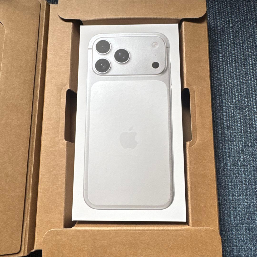 新品未開封　iPhone17 promax 256GB シルバー