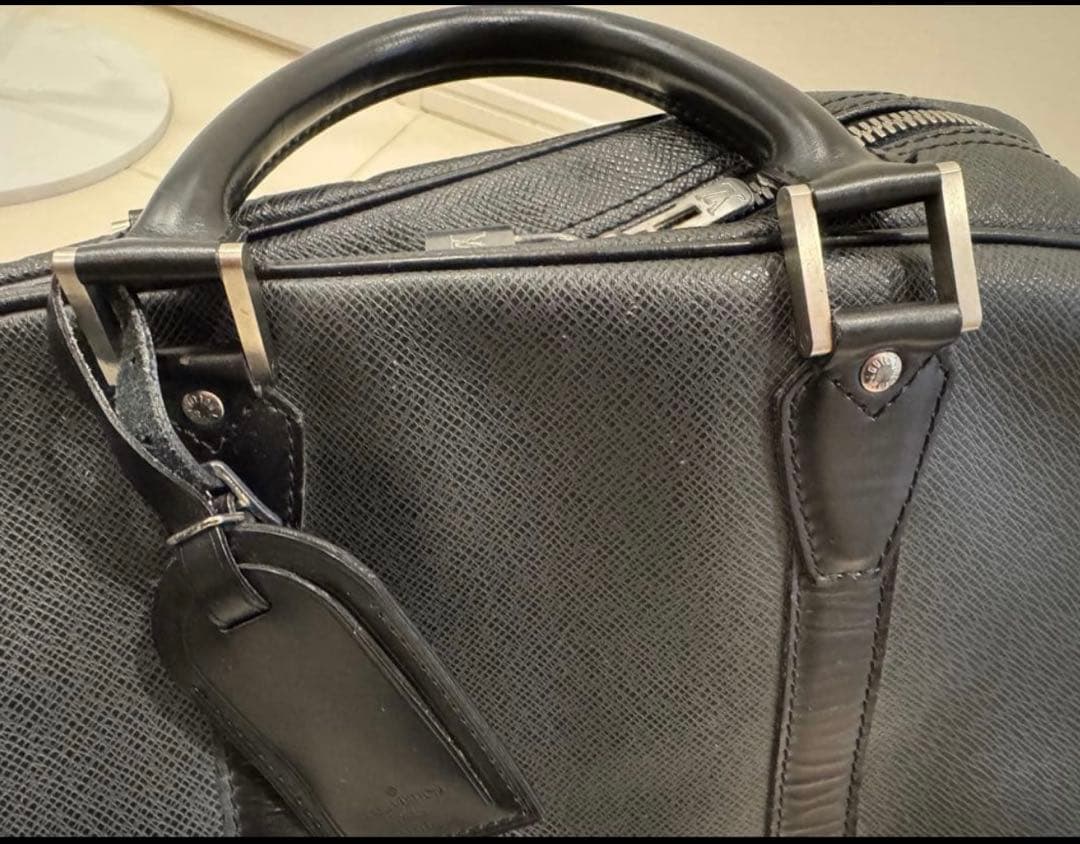 LUIS VUITTON タイガ　ケンダルPM