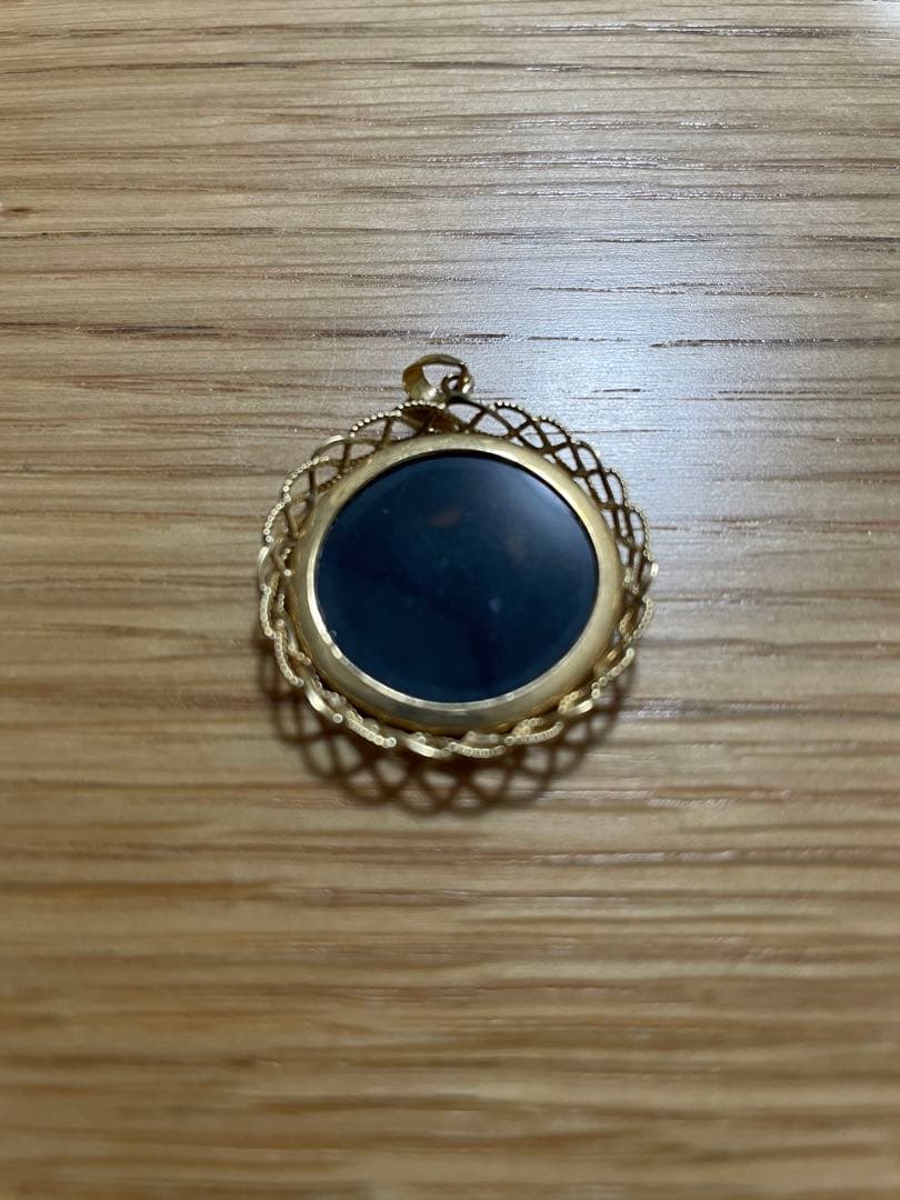 カメオペンダントトップ　犬モチーフ　 K18刻印