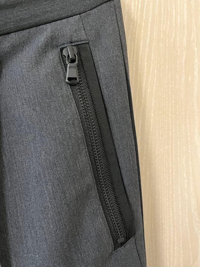 【美品】アウール＇ＬＩＮＡＴＥ＇ ツイルテーパードパンツ