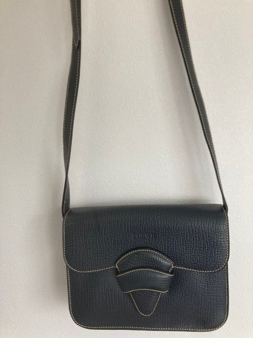 LOEWE ブラックショルダーバッグ