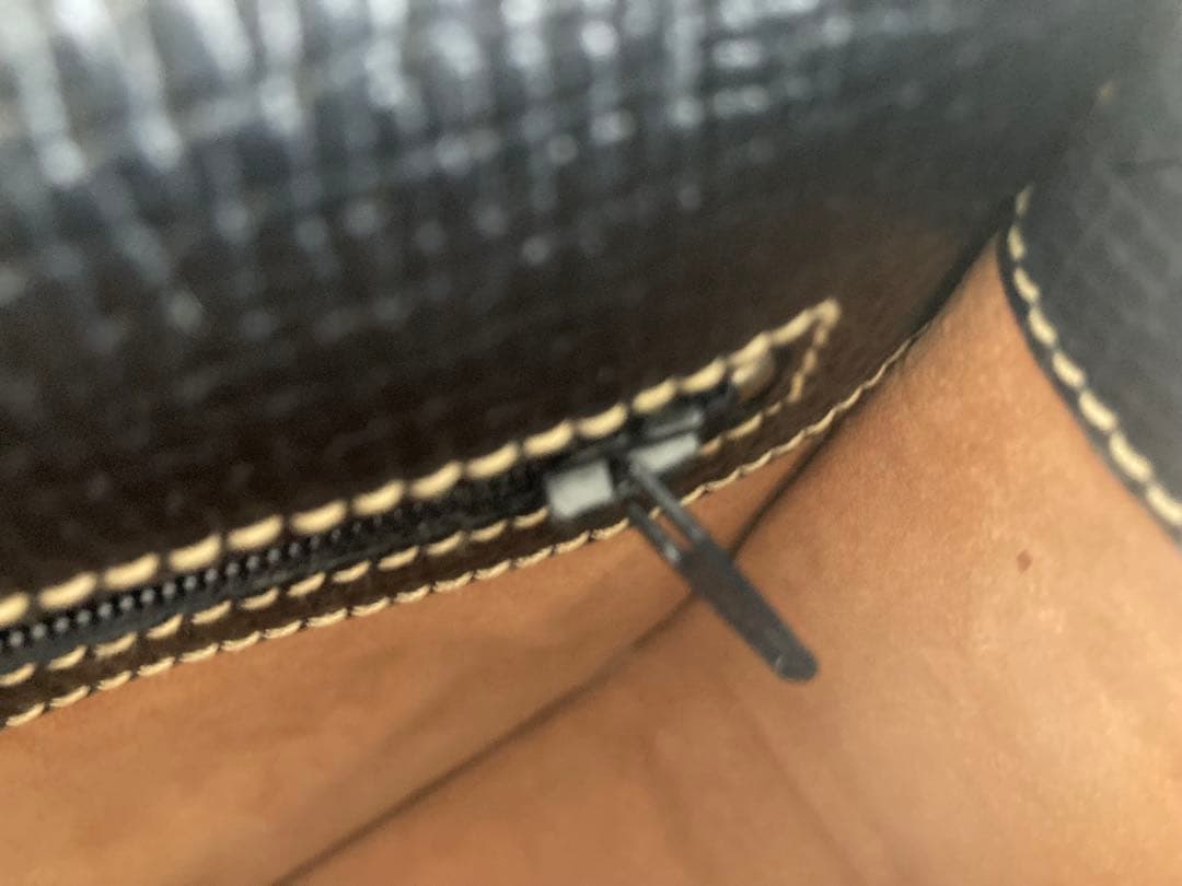 LOEWE ブラックショルダーバッグ