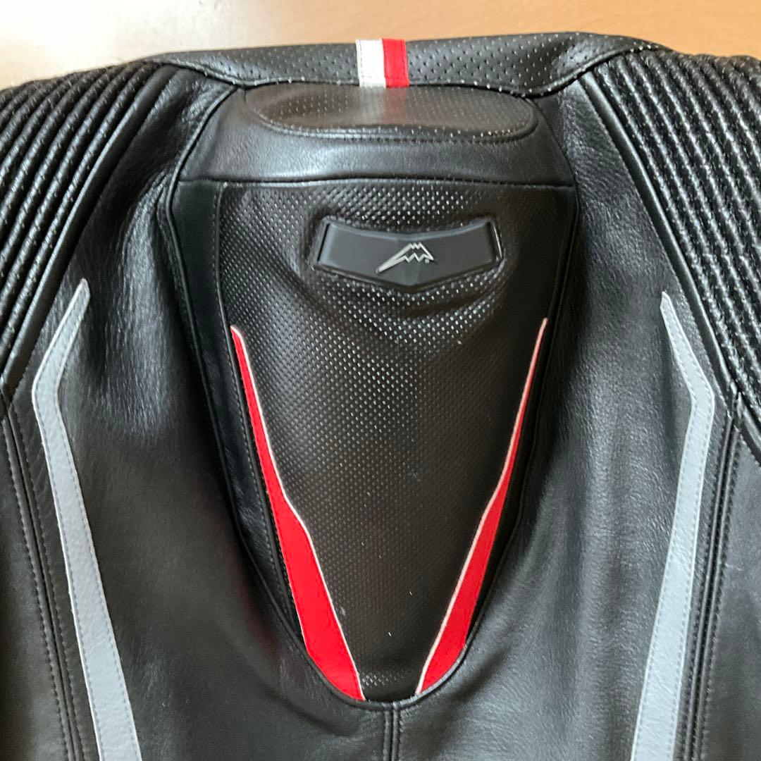 KUSHITANI バイク用革ツナギ 黒/赤　M/Lサイズ　前後プロテクター付