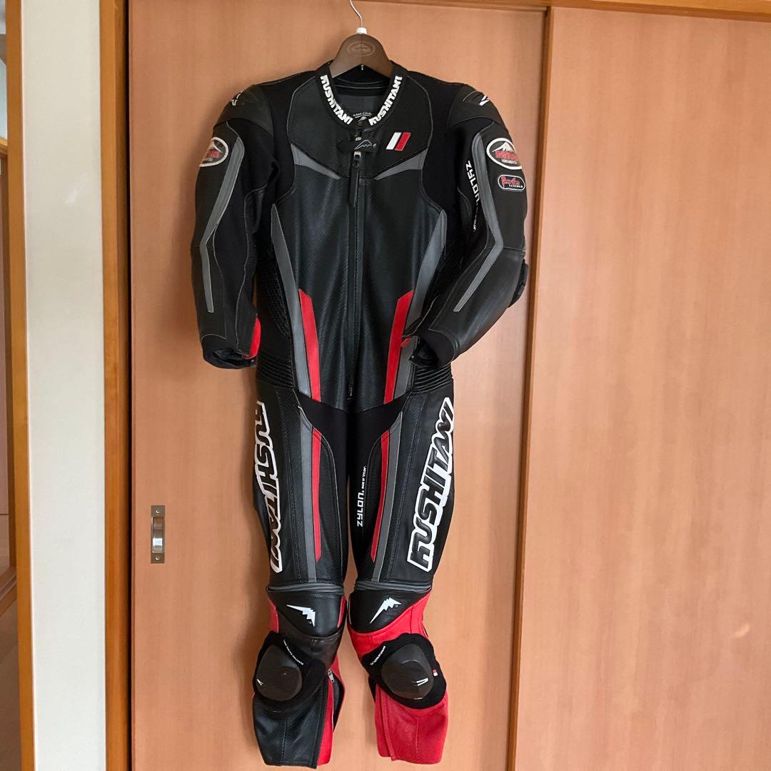 KUSHITANI バイク用革ツナギ 黒/赤　M/Lサイズ　前後プロテクター付