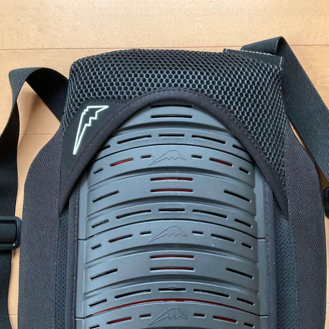 KUSHITANI バイク用革ツナギ 黒/赤　M/Lサイズ　前後プロテクター付