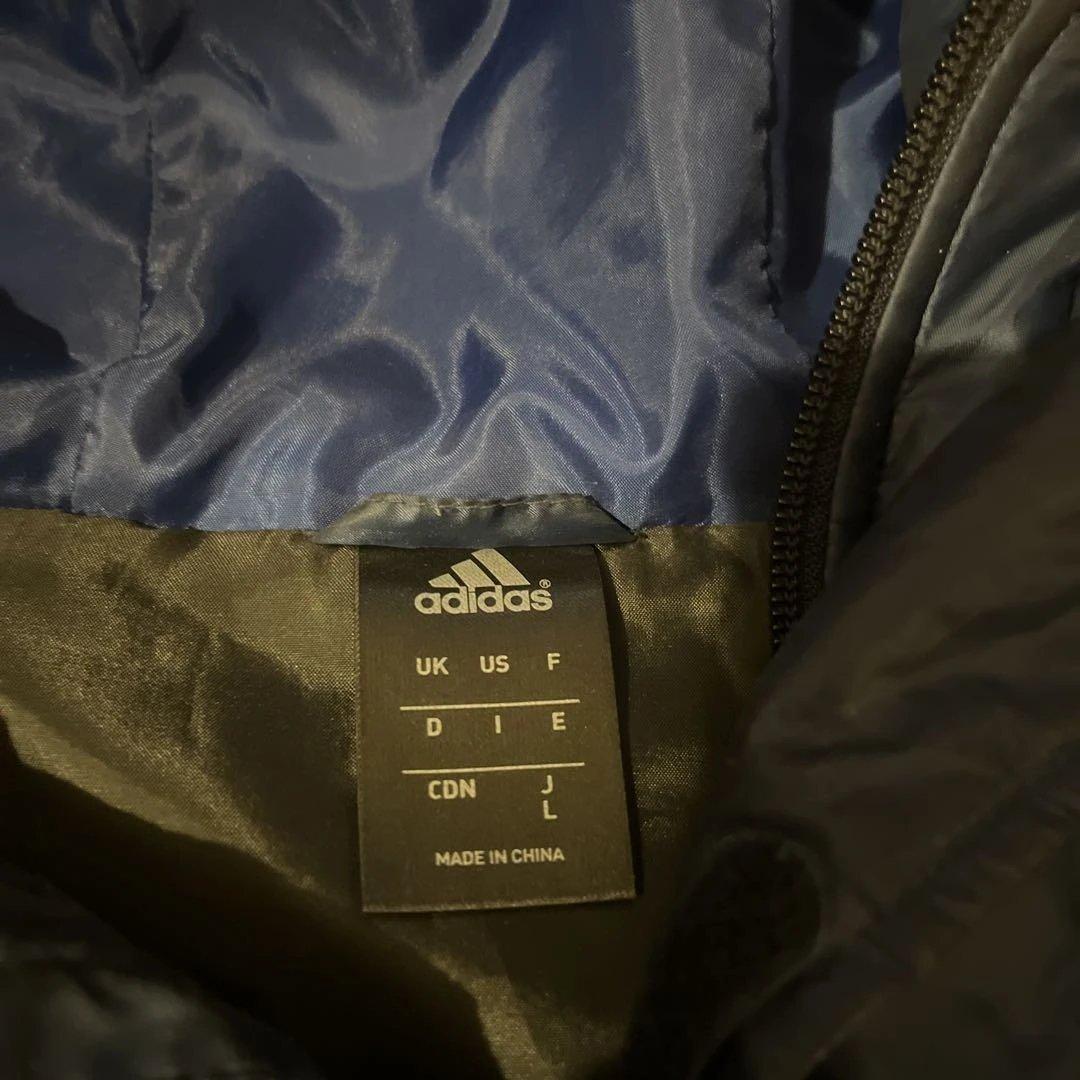 adidasベンチコート　エルサイズ