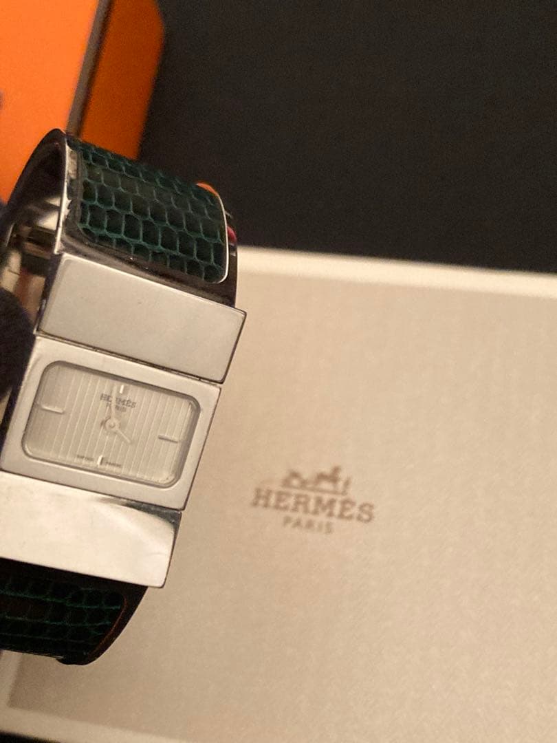 訳あり　HERMES アナログ腕時計 グリーン　バングルウォッチ　ロケ　箱あり