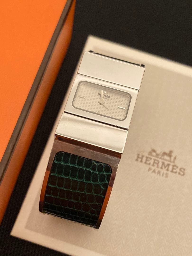訳あり　HERMES アナログ腕時計 グリーン　バングルウォッチ　ロケ　箱あり