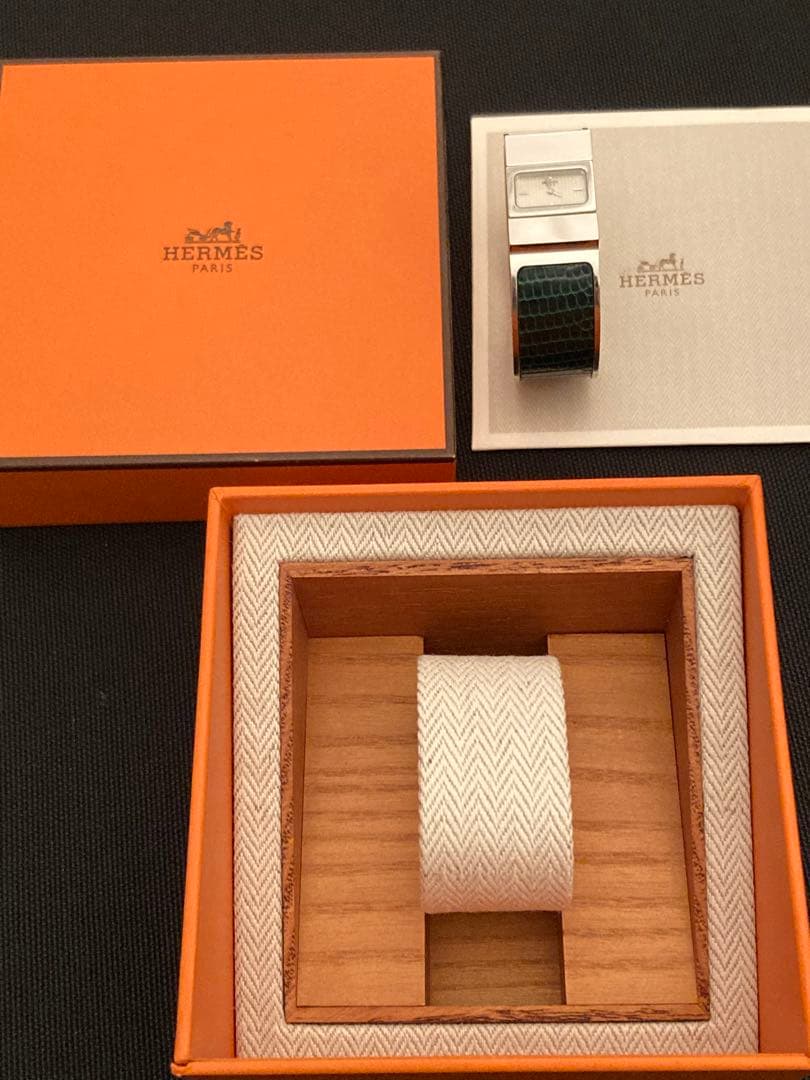 訳あり　HERMES アナログ腕時計 グリーン　バングルウォッチ　ロケ　箱あり
