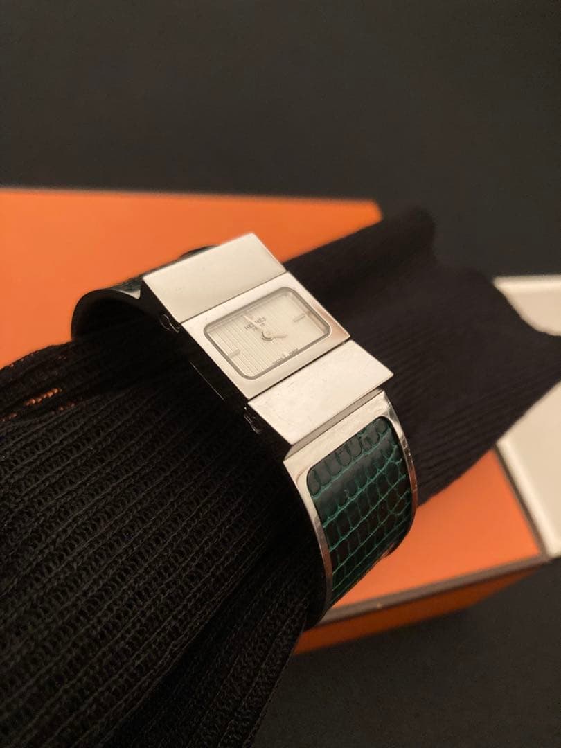 訳あり　HERMES アナログ腕時計 グリーン　バングルウォッチ　ロケ　箱あり