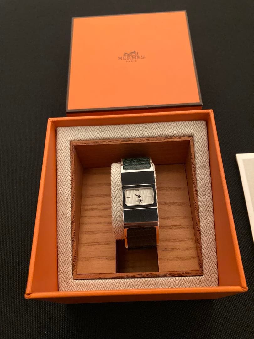 訳あり　HERMES アナログ腕時計 グリーン　バングルウォッチ　ロケ　箱あり
