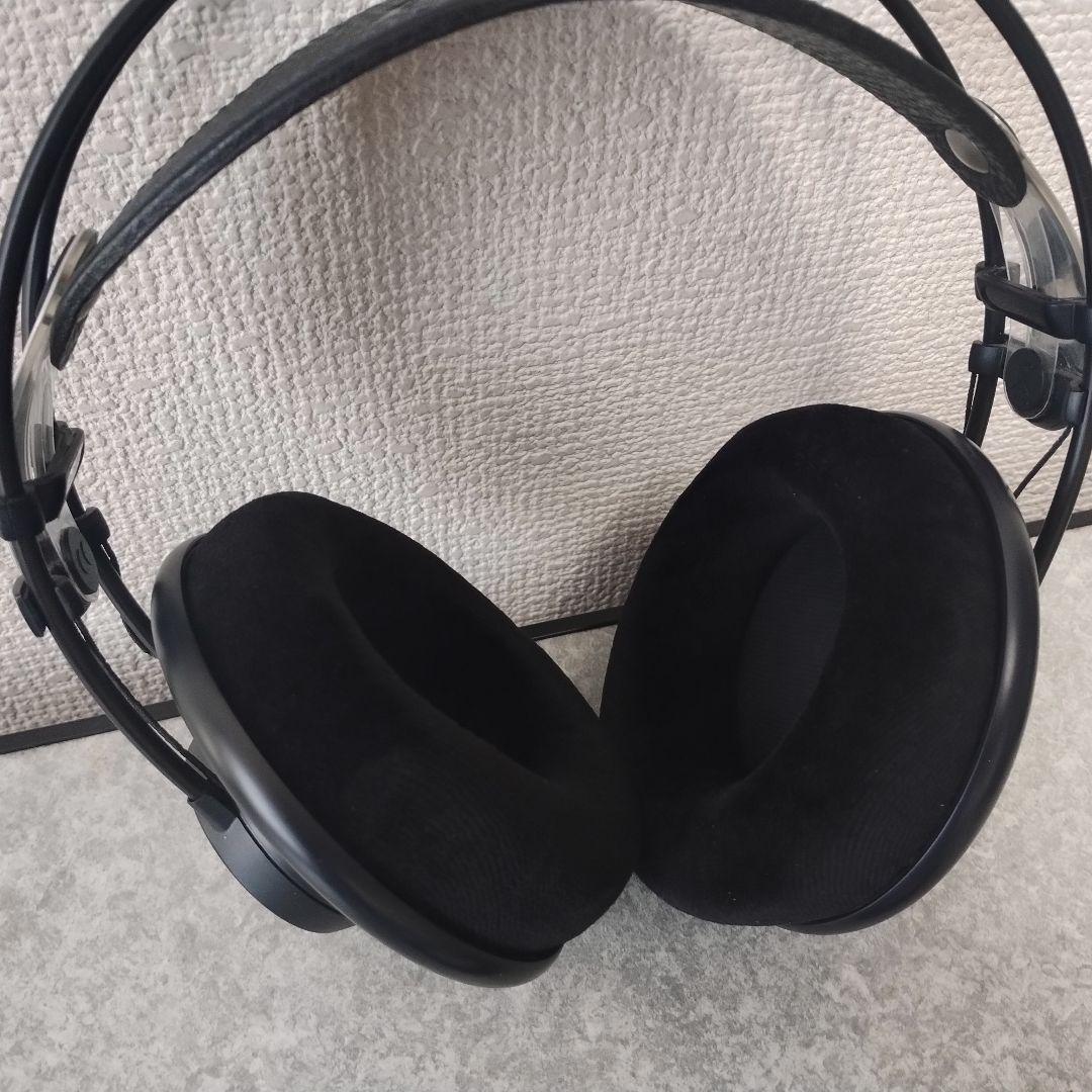 AKG K702 です。