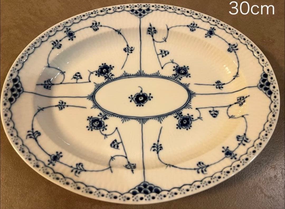 ひぃちゃん様　ロイヤルコペンハーゲン　ブルーフルーテッドハーフレース　オーバル