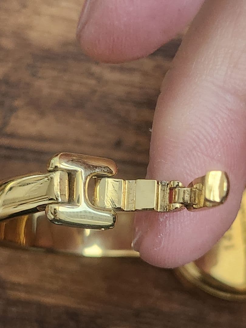 GUCCI クォーツ腕時計 金色メタル