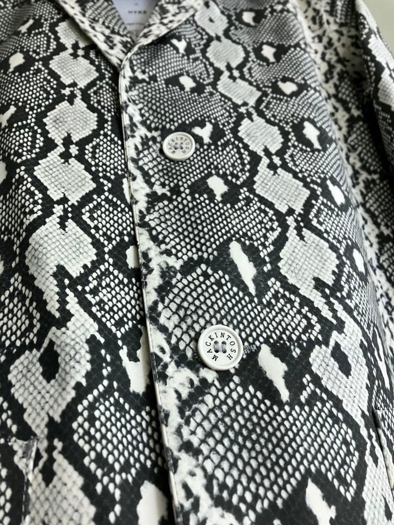 【MACKINTOSH×HYKE】パイソン柄 チェスター コート