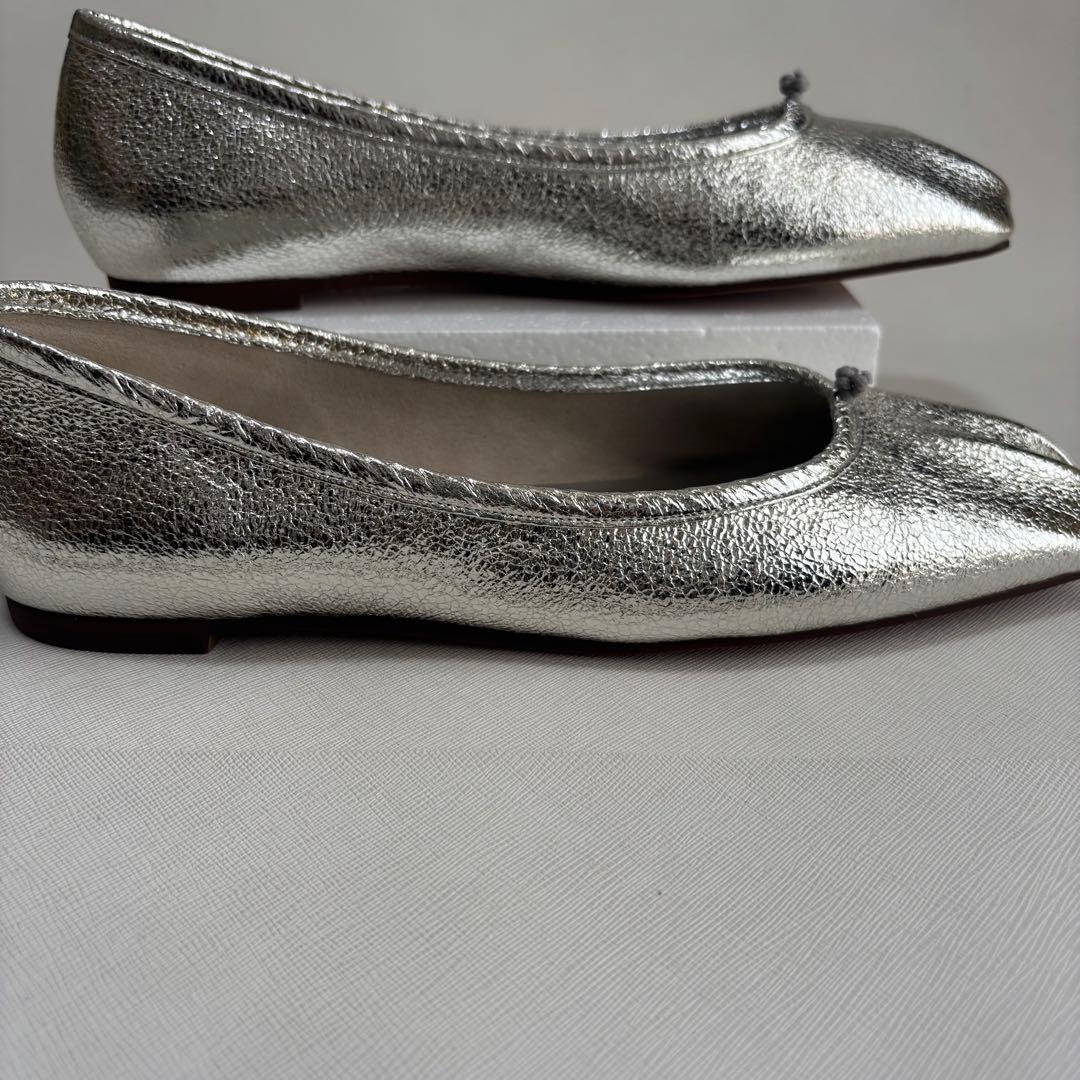 美品　GRISEレザースクエアプリーツフラット　シルバー　25cm