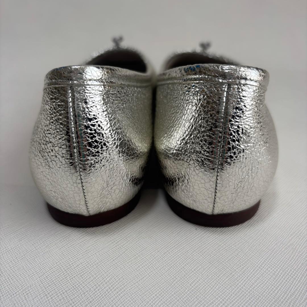 美品　GRISEレザースクエアプリーツフラット　シルバー　25cm