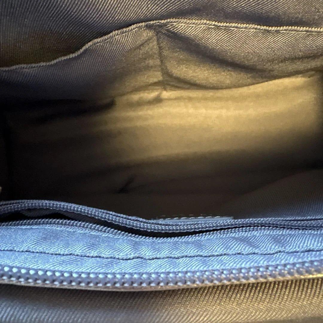 イアパピヨネ　メタリックシルバー ショルダーバッグ