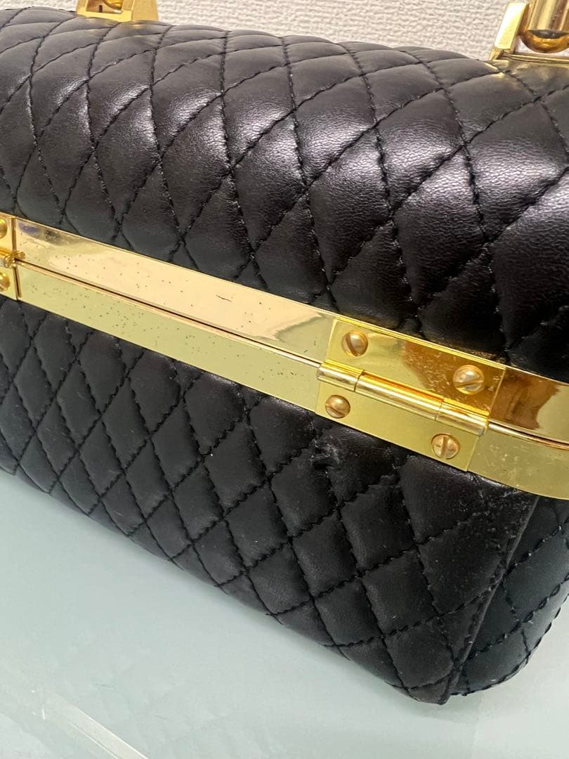 黒いキルティングパーティーバッグ