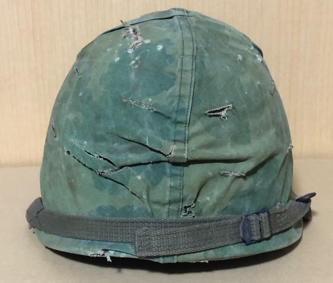 アメリカ軍放出品　ヘルメット　４０年前沖縄県の米軍払い下げ市で購入