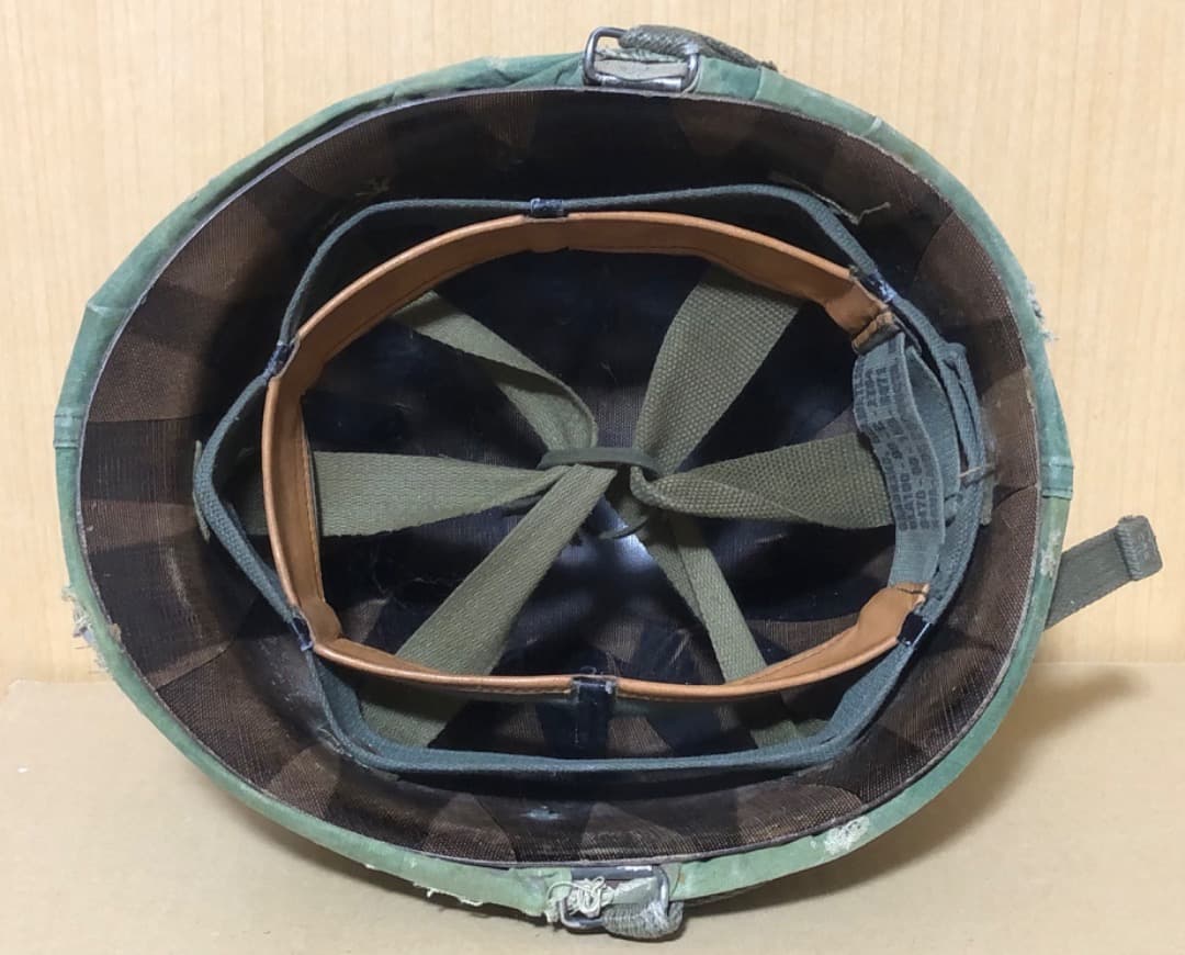 アメリカ軍放出品　ヘルメット　４０年前沖縄県の米軍払い下げ市で購入