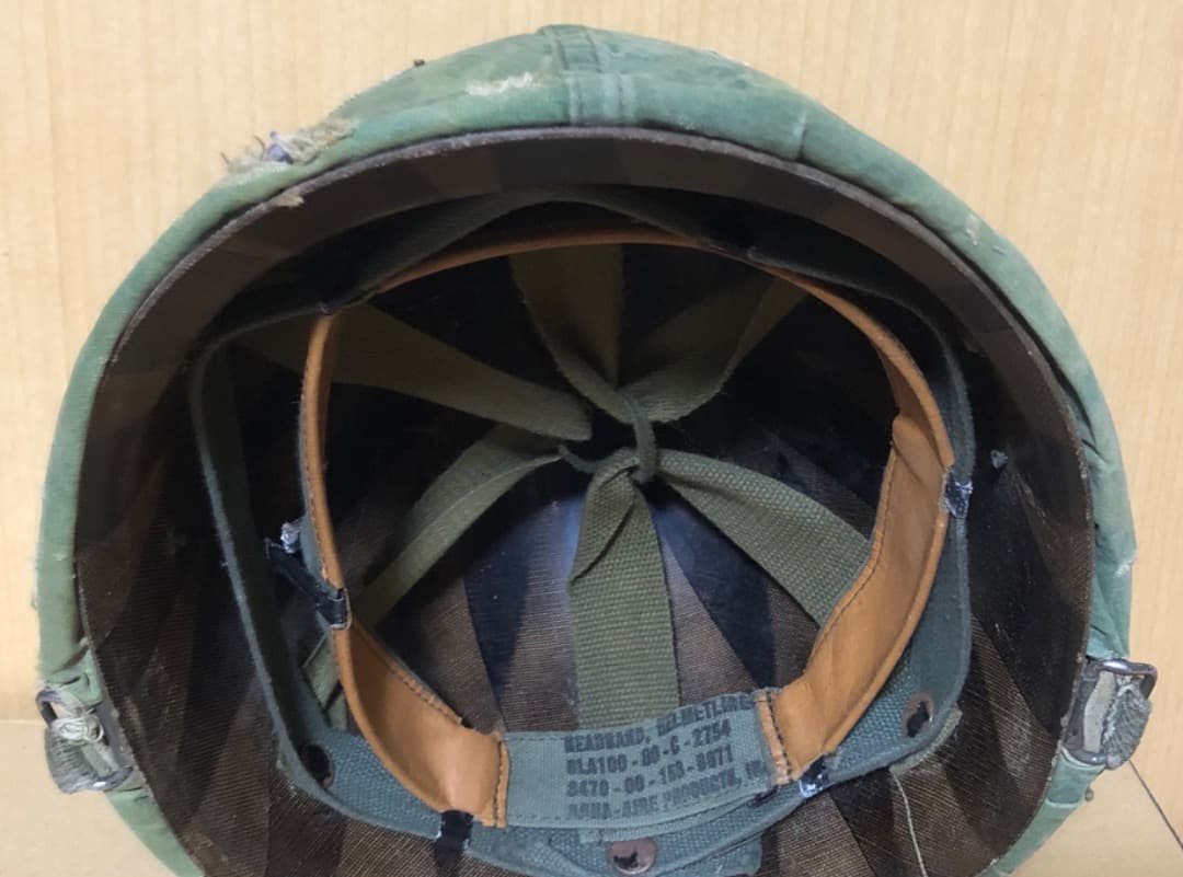 アメリカ軍放出品　ヘルメット　４０年前沖縄県の米軍払い下げ市で購入