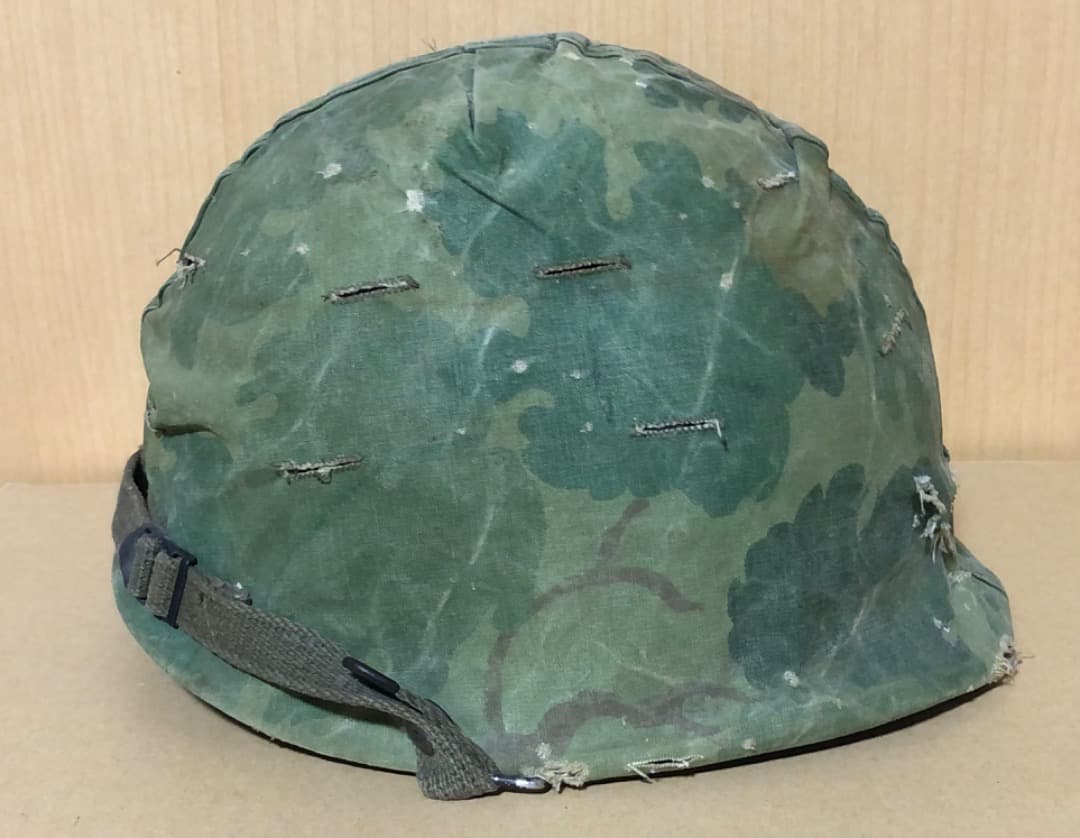 アメリカ軍放出品　ヘルメット　４０年前沖縄県の米軍払い下げ市で購入