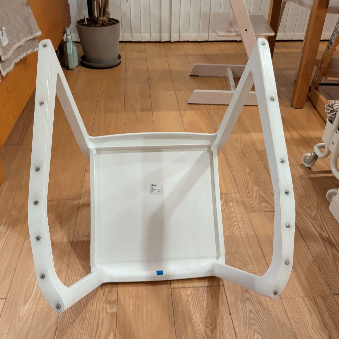 Vitra Tipton ホワイト