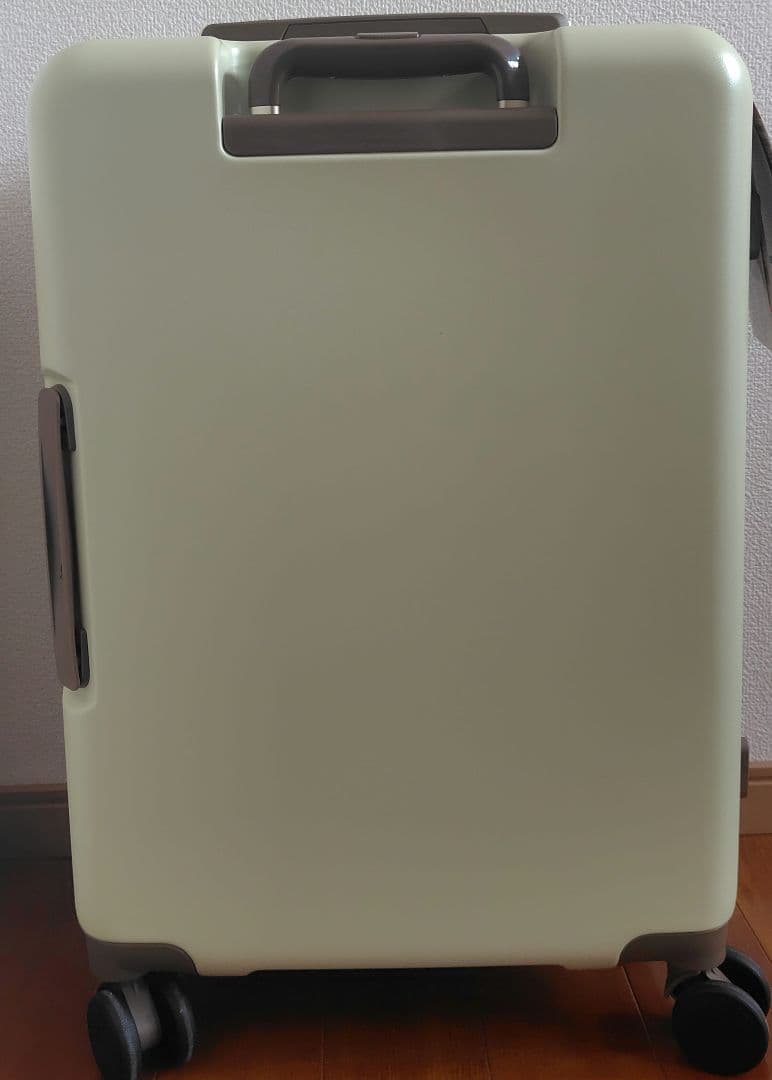 ミミッキュ　スーツケース　Mサイズ