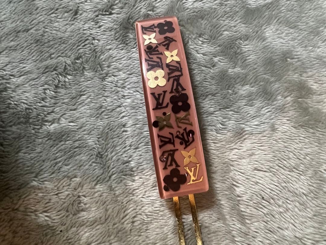 ルイ・ヴィトン バレッタ ピンク ゴールド ストーン