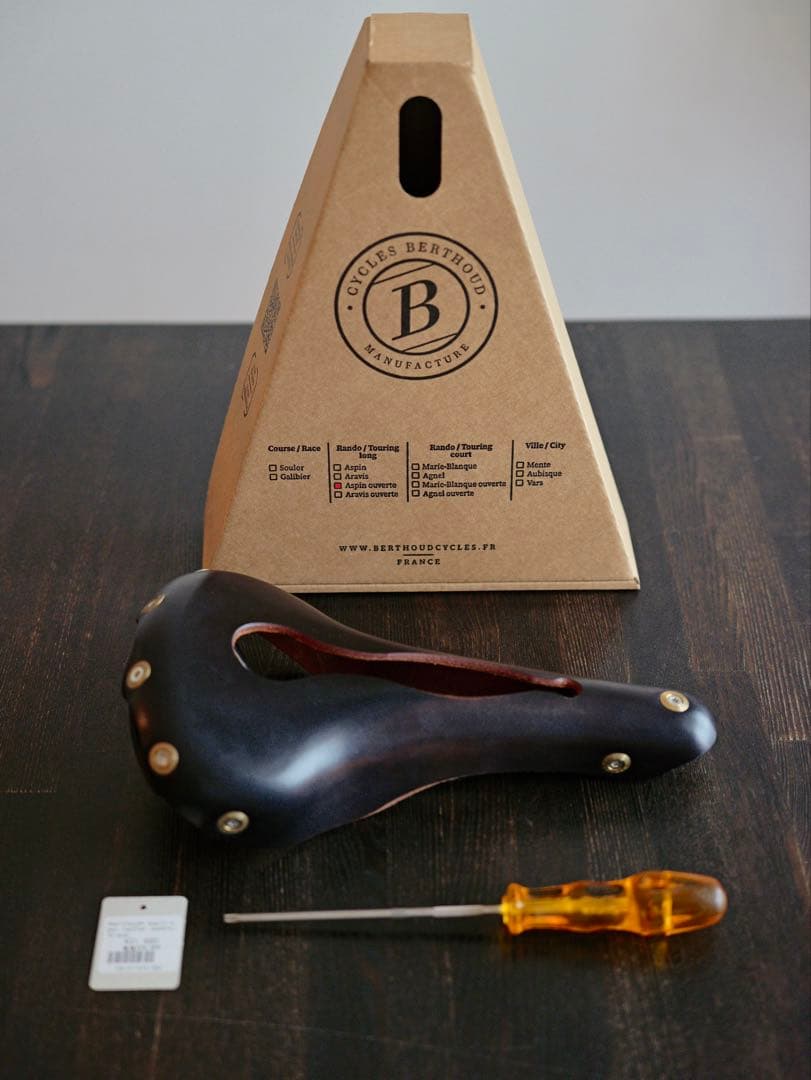 BERTHOUD aspin open leather saddle 工具付き