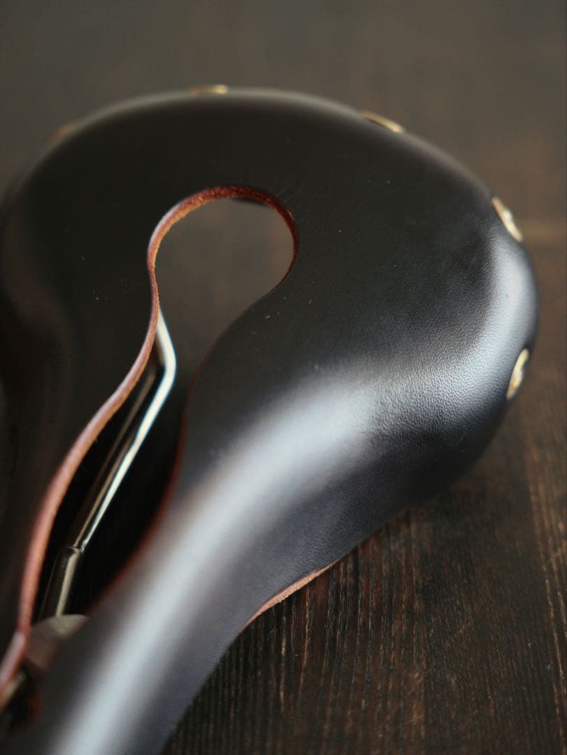BERTHOUD aspin open leather saddle 工具付き