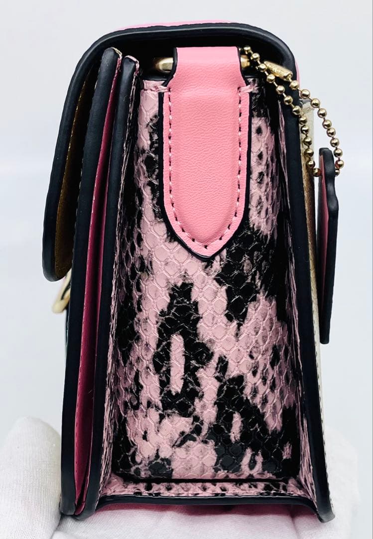 【新品・未使用】COACH シグネチャー ピンク フラップ ショルダー バッグ