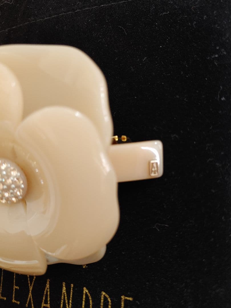 ALEXANDRE DE PARIS ベージュ　カメリアバレッタ