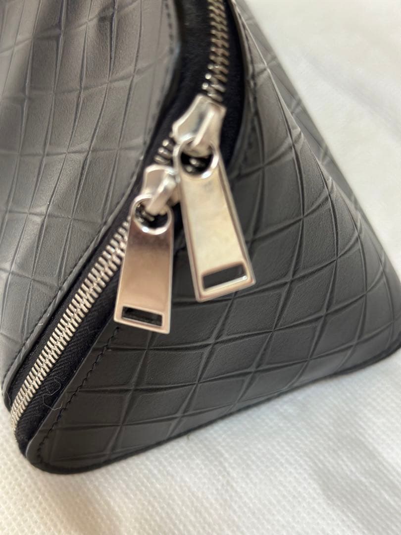 【極美品】ボッテガヴェネタ　クラッチバッグ　三角ポーチ