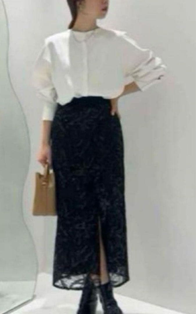 シアーパフスリーブペプラムスパンコール花柄Leja サイズS